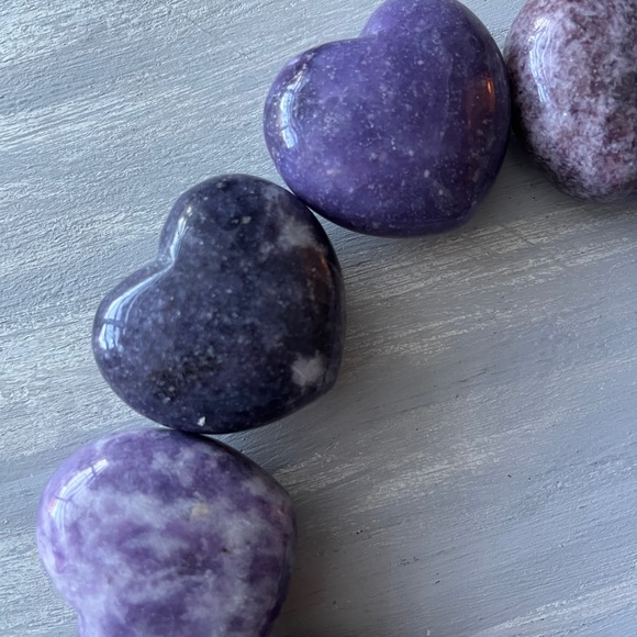 Lepidolite heart - Picture 4 of 7